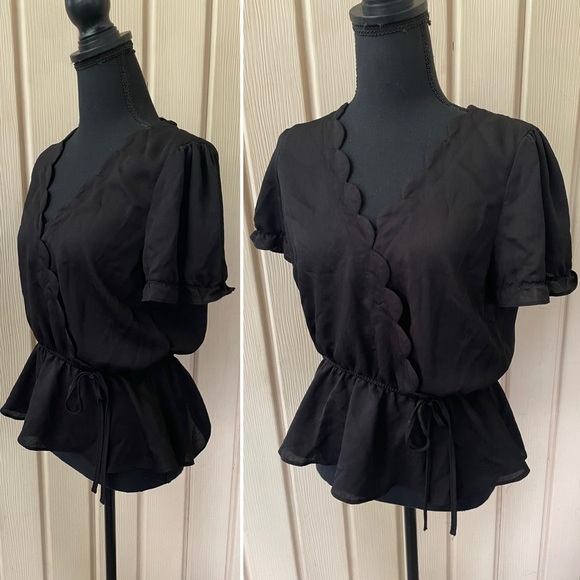 Stylish Short Sleeve Black Scalloped Collar Trim Blouse Top w/ Drawstring Waist - Picture 1 of 11